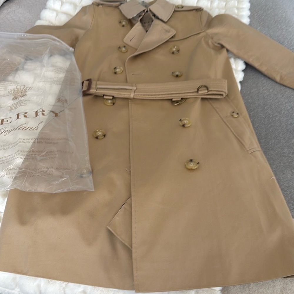 Brand new trench coat size XS Kensington